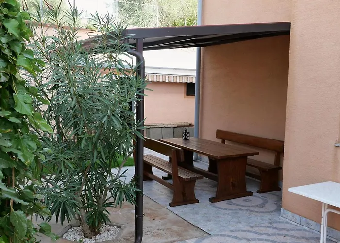 Nelamore - Krk Town, 300 Meters To The Apartment Krk Town