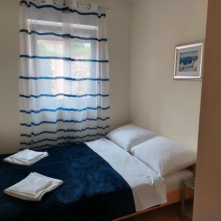 Apartment Nelamore - Krk Town, 300 Meters To The