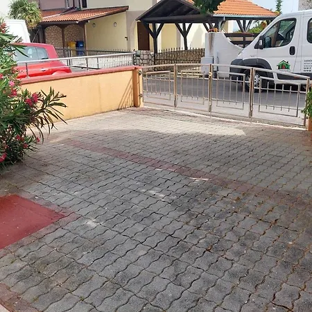 公寓 Nelamore - Krk Town, 300 Meters To The 克尔克